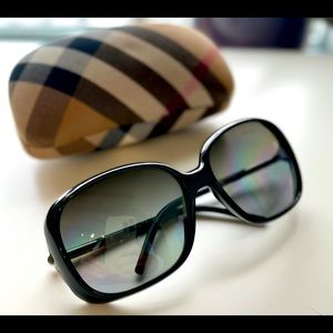 Burberry Black Sunglasses B4068 3001/T3 59